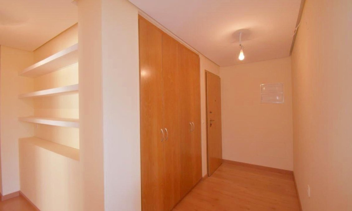 Segunda mano - Apartamento -
Torrevieja - Centro - Muelle Pesquero