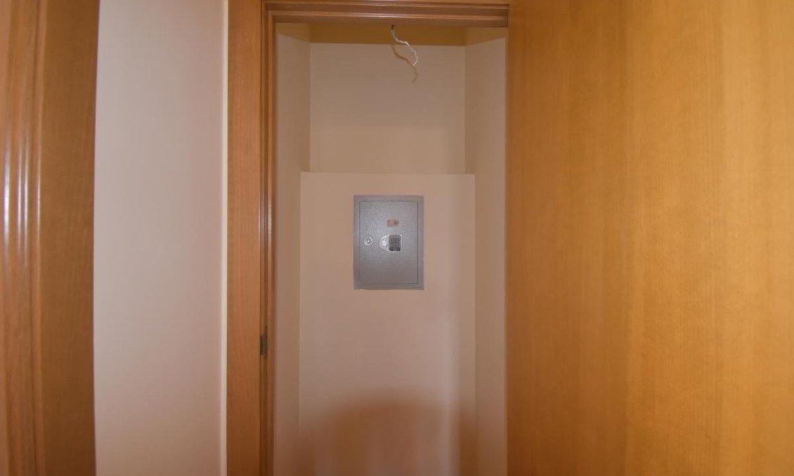 Segunda mano - Apartamento -
Torrevieja - Centro - Muelle Pesquero