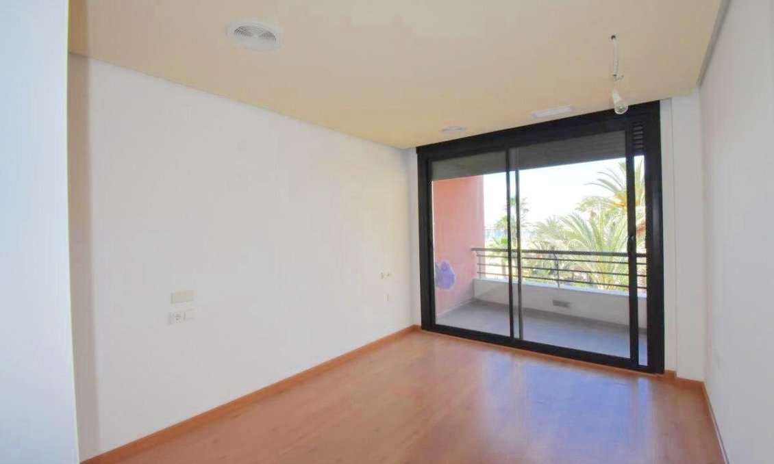 Segunda mano - Apartamento -
Torrevieja - Centro - Muelle Pesquero