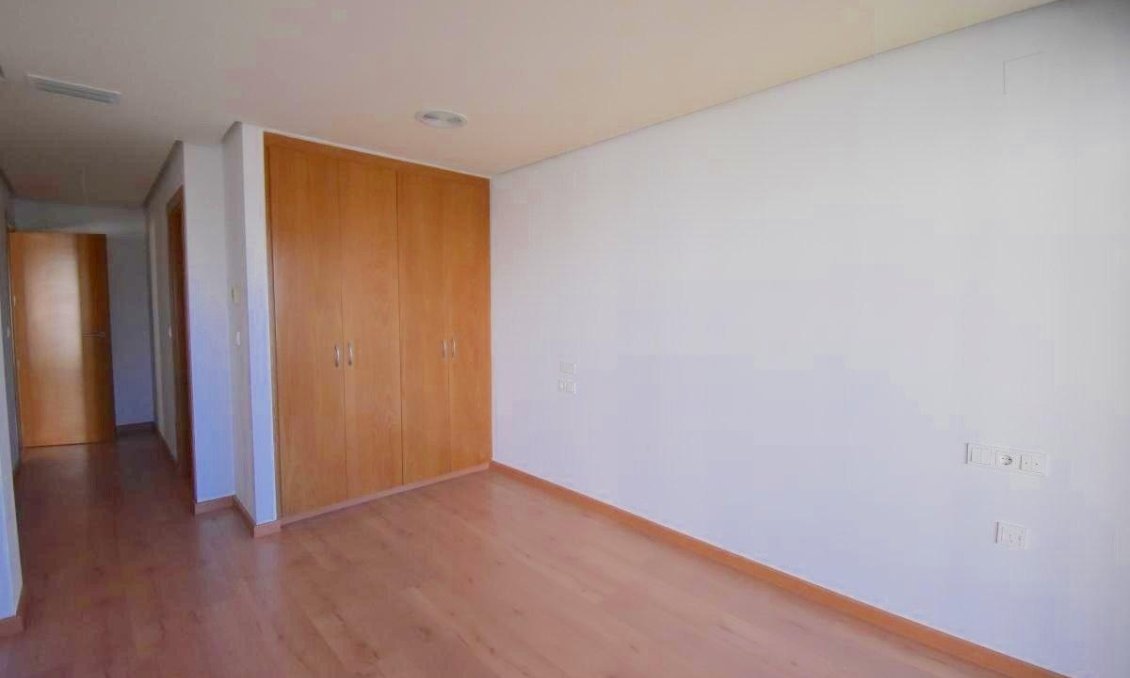 Segunda mano - Apartamento -
Torrevieja - Centro - Muelle Pesquero