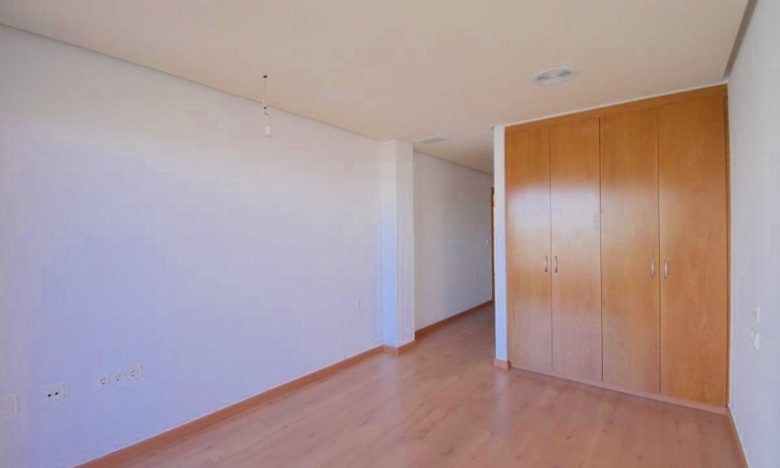 Segunda mano - Apartamento -
Torrevieja - Centro - Muelle Pesquero