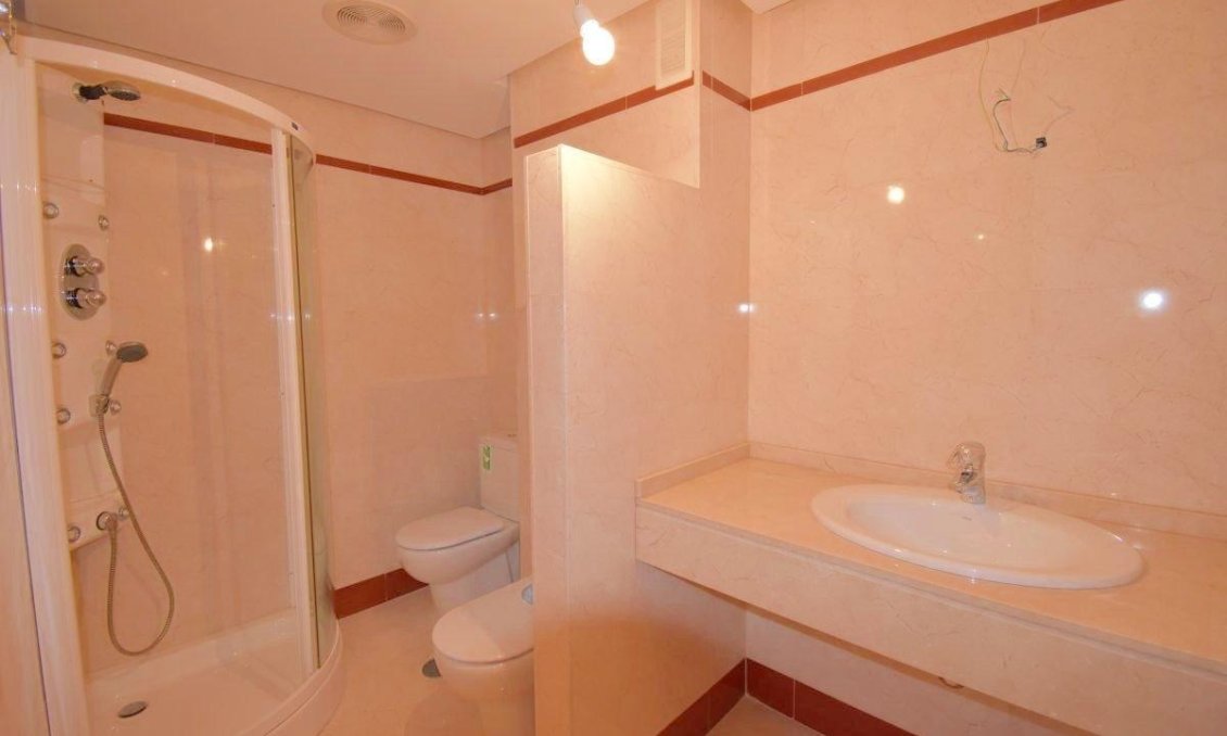 Segunda mano - Apartamento -
Torrevieja - Centro - Muelle Pesquero