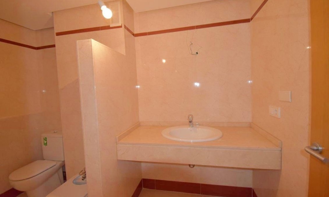 Segunda mano - Apartamento -
Torrevieja - Centro - Muelle Pesquero