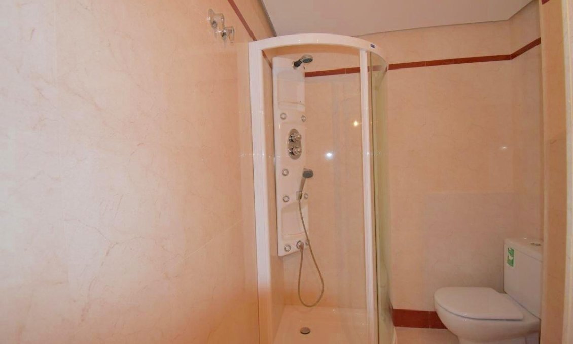 Segunda mano - Apartamento -
Torrevieja - Centro - Muelle Pesquero