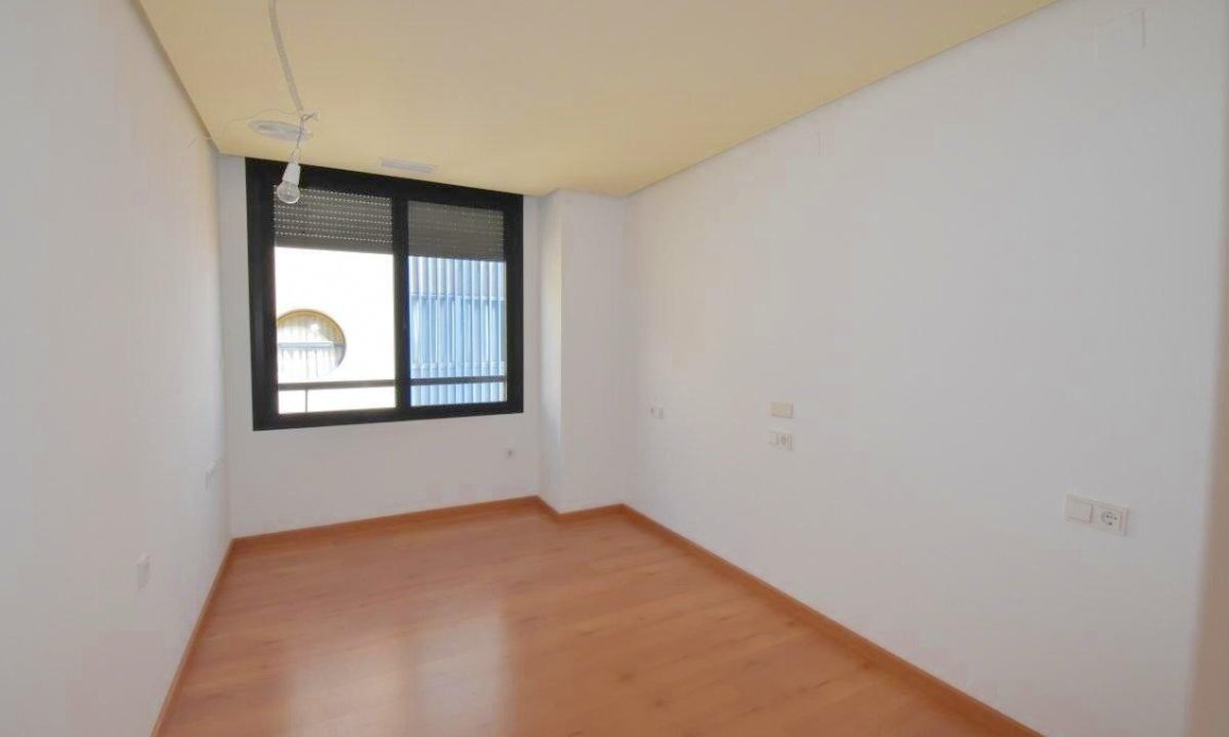 Segunda mano - Apartamento -
Torrevieja - Centro - Muelle Pesquero