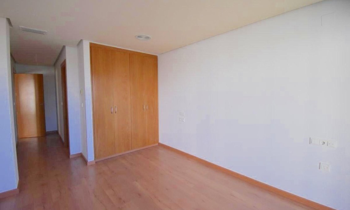 Segunda mano - Apartamento -
Torrevieja - Centro - Muelle Pesquero