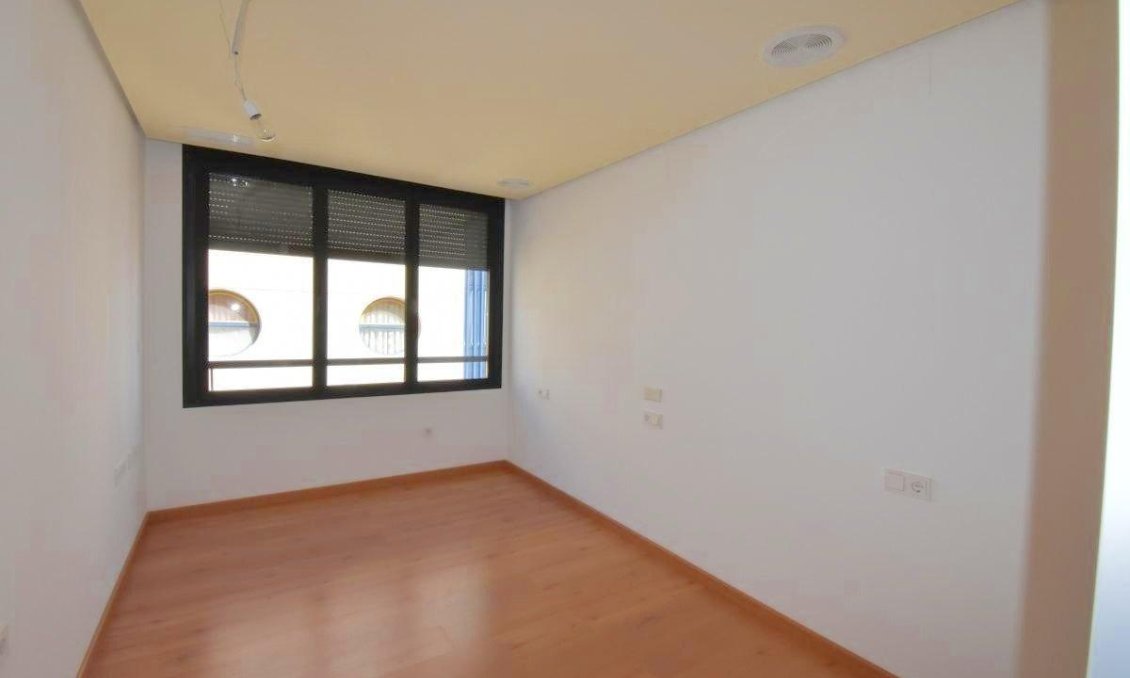 Segunda mano - Apartamento -
Torrevieja - Centro - Muelle Pesquero