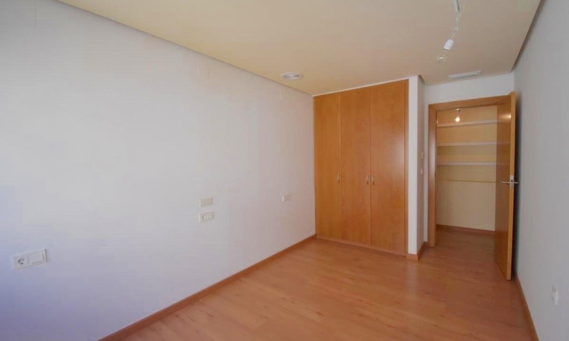 Segunda mano - Apartamento -
Torrevieja - Centro - Muelle Pesquero
