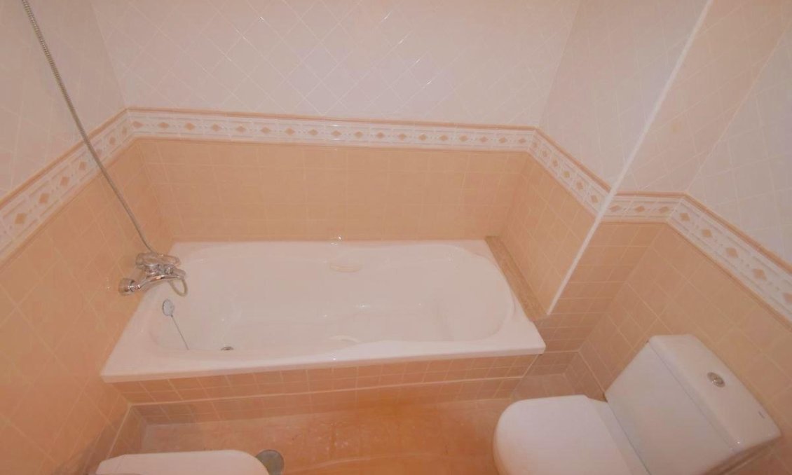 Segunda mano - Apartamento -
Torrevieja - Centro - Muelle Pesquero
