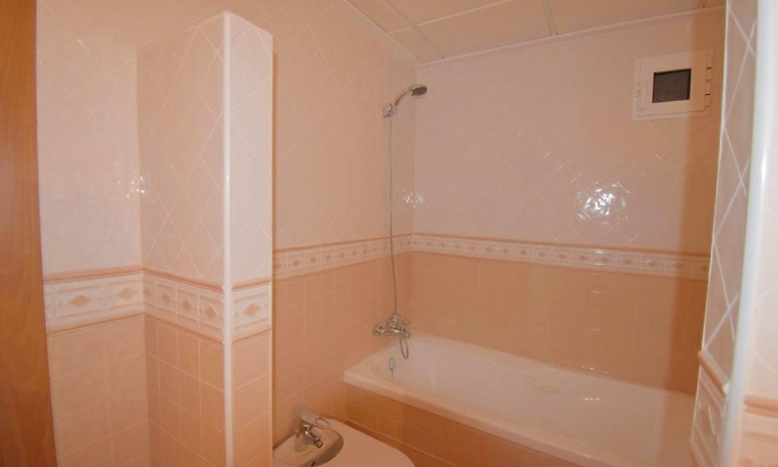 Segunda mano - Apartamento -
Torrevieja - Centro - Muelle Pesquero