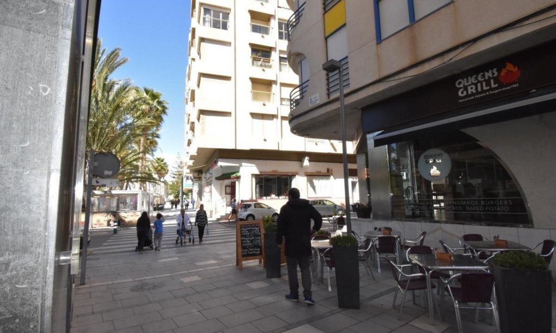Segunda mano - Apartamento -
Torrevieja - Centro - Muelle Pesquero