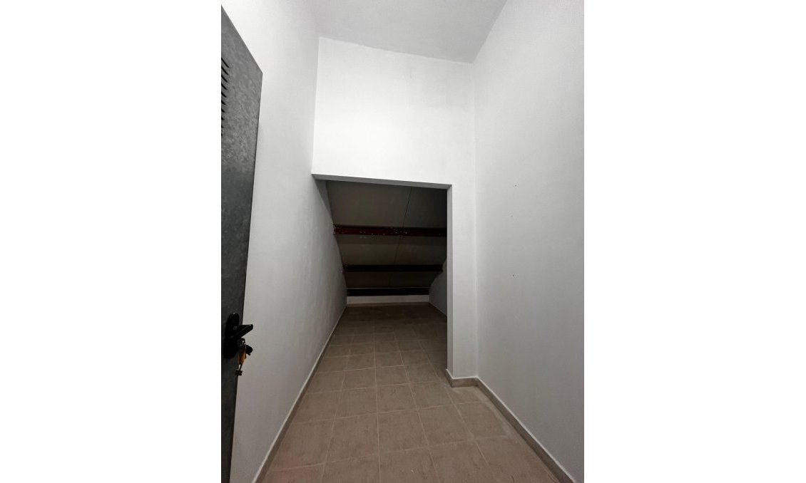Segunda mano - Apartamento -
Torrevieja - Centro - Muelle Pesquero