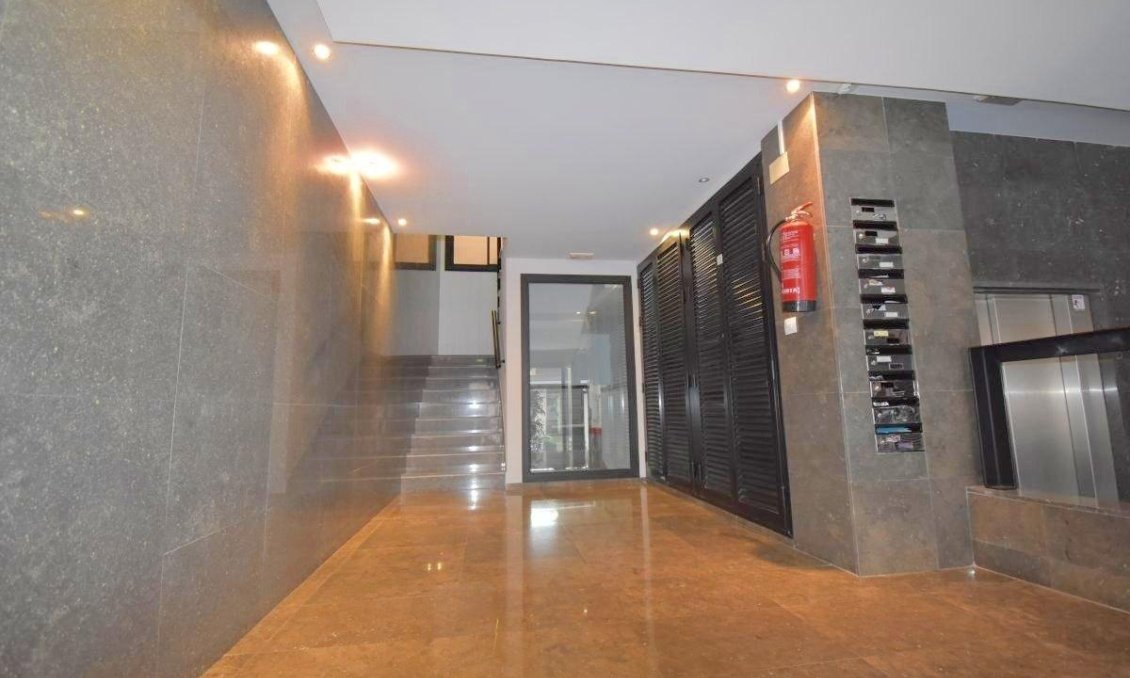 Segunda mano - Apartamento -
Torrevieja - Centro - Muelle Pesquero