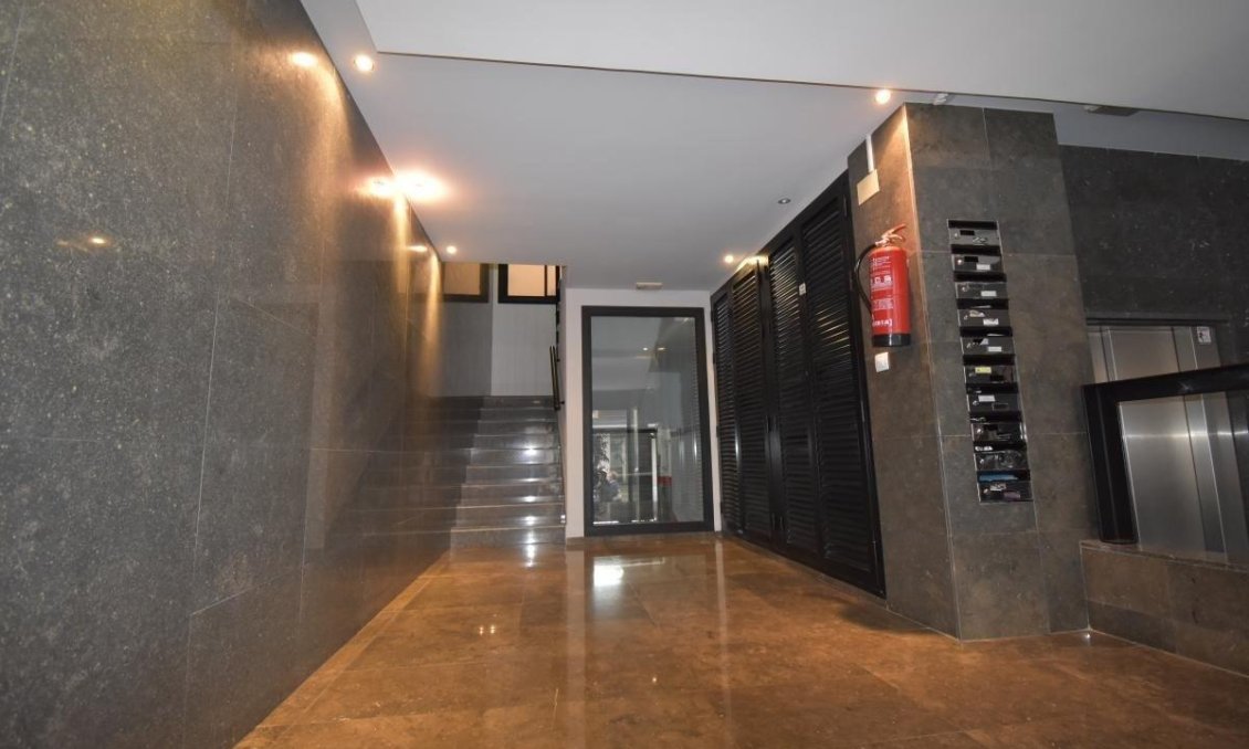 Segunda mano - Apartamento -
Torrevieja - Centro - Muelle Pesquero