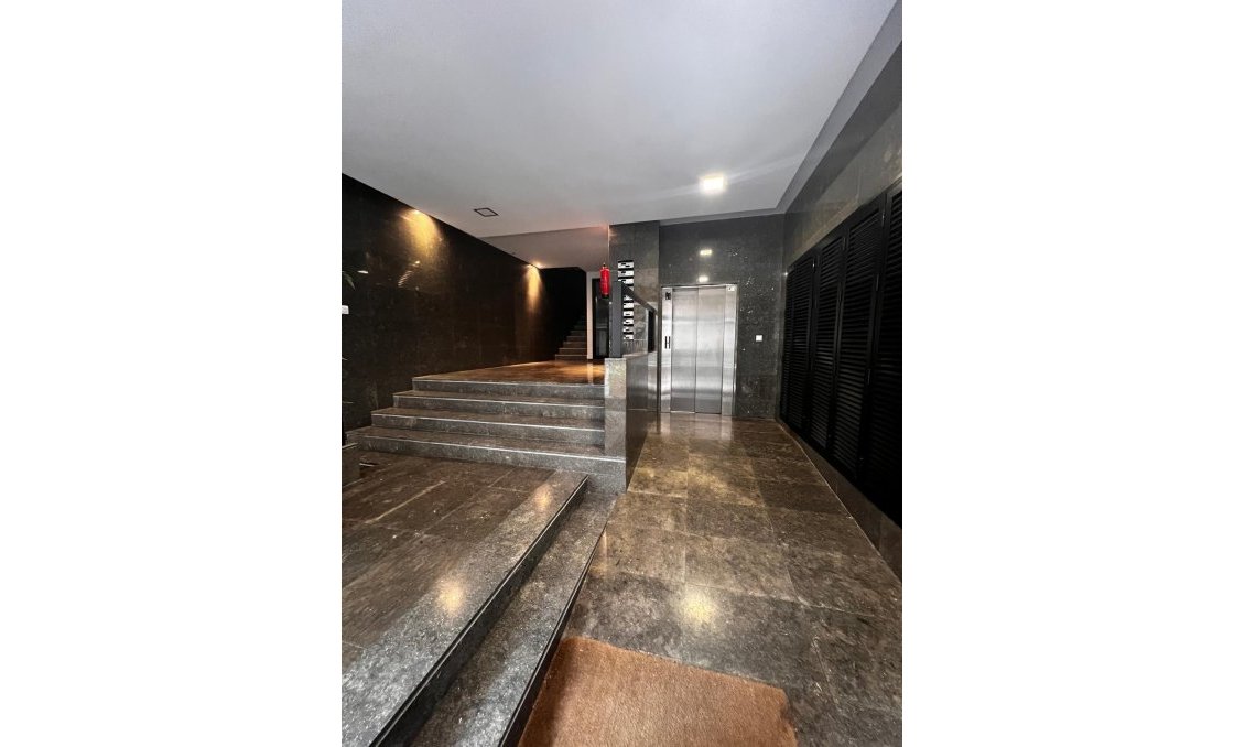 Segunda mano - Apartamento -
Torrevieja - Centro - Muelle Pesquero