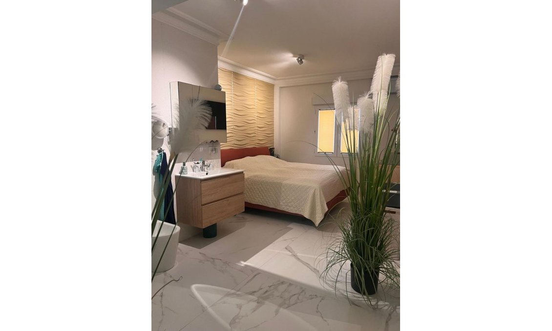 Resale - Apartment -
Torrevieja