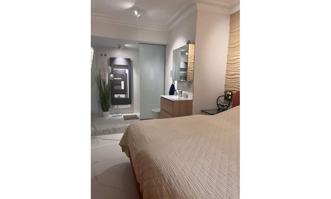 Resale - Apartment -
Torrevieja