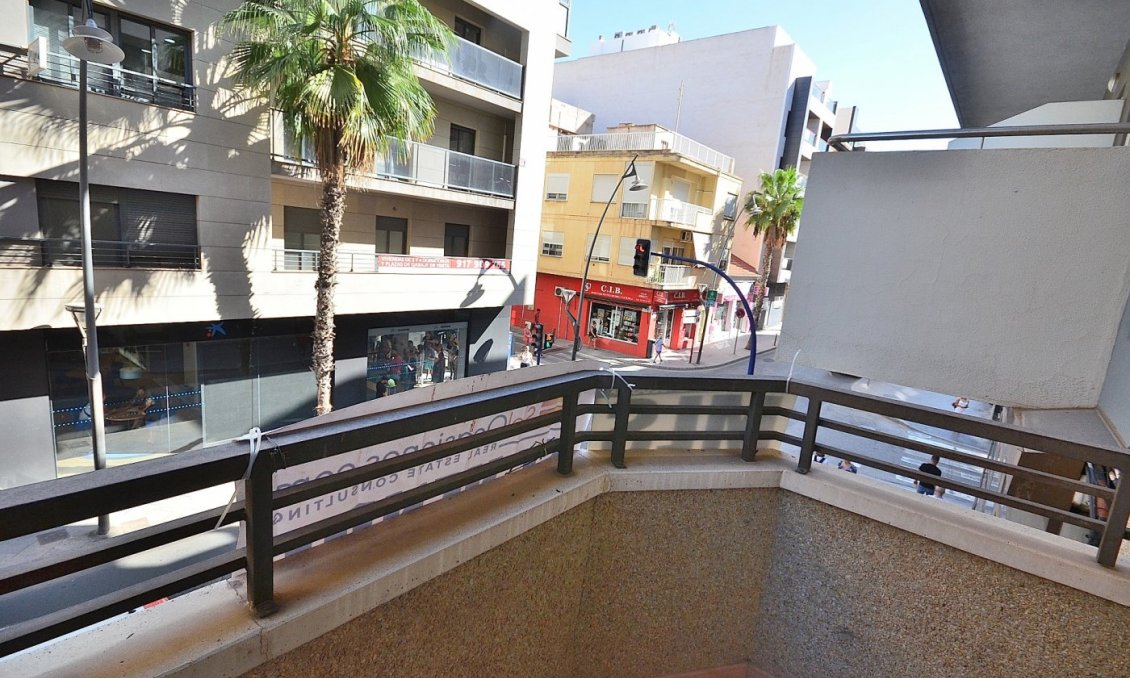 Segunda mano - Apartamento -
Torrevieja - Centro