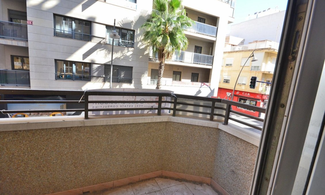 Segunda mano - Apartamento -
Torrevieja - Centro
