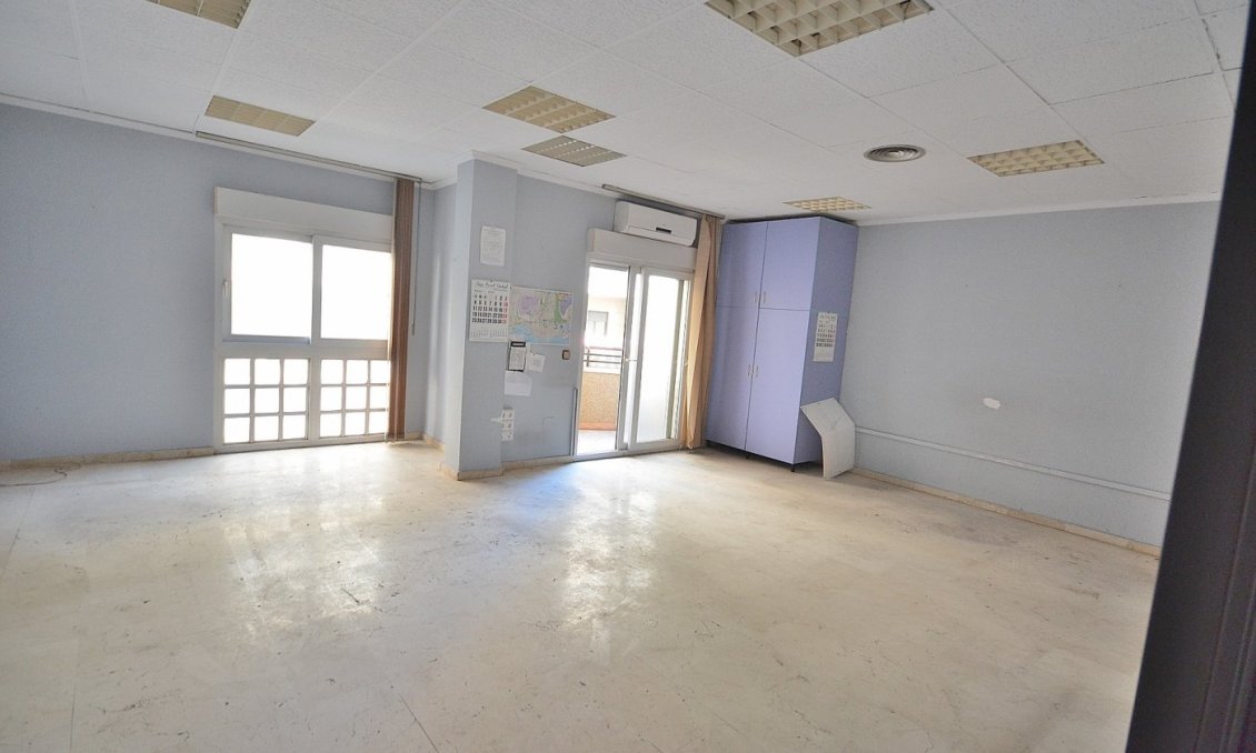 Segunda mano - Apartamento -
Torrevieja - Centro