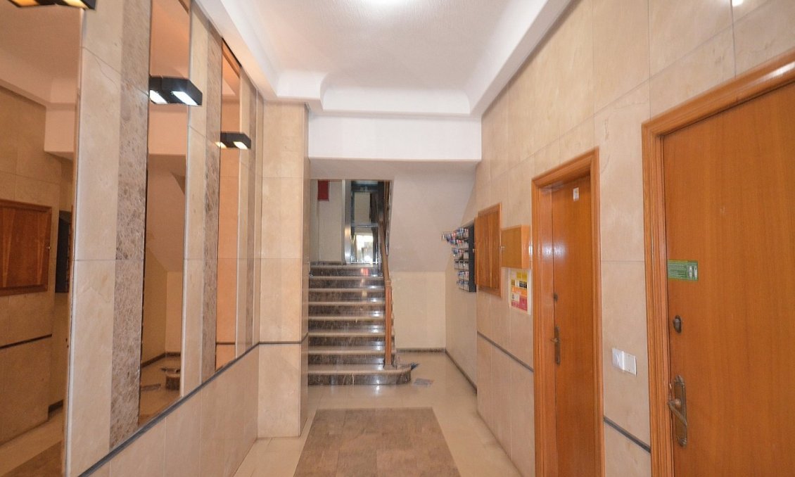 Segunda mano - Apartamento -
Torrevieja - Centro