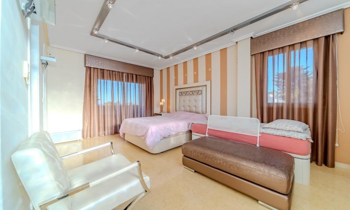 Wiederverkauf - Villa -
Torrevieja - Costa Blanca