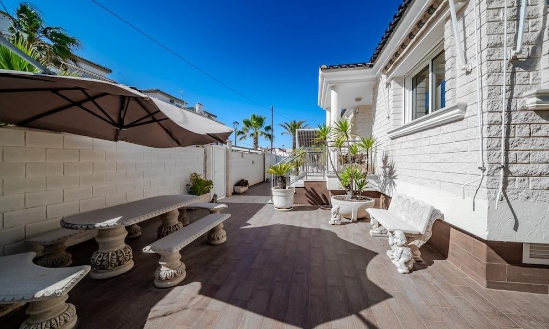 Wiederverkauf - Villa -
Torrevieja - Costa Blanca