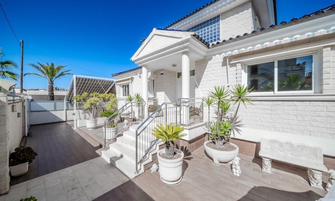 Wiederverkauf - Villa -
Torrevieja - Costa Blanca