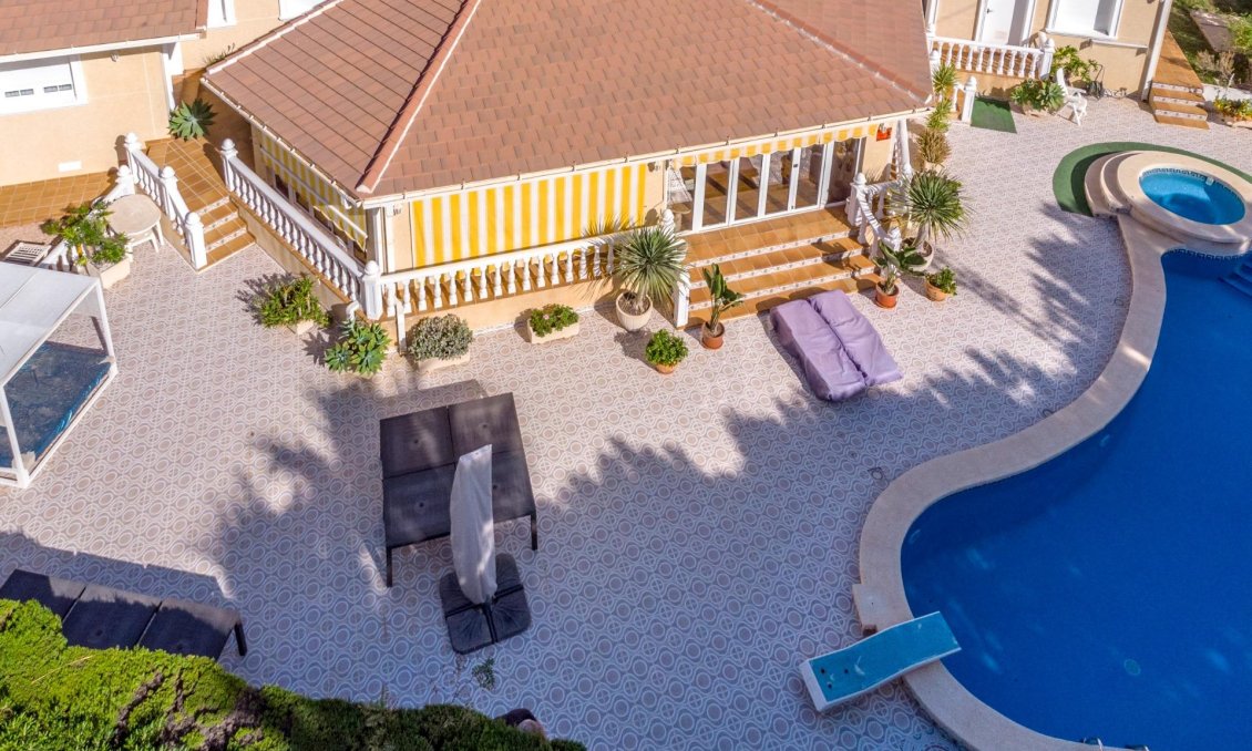 Revente - Villa -
Cabo Roig - Muy Cerca De La Playa
