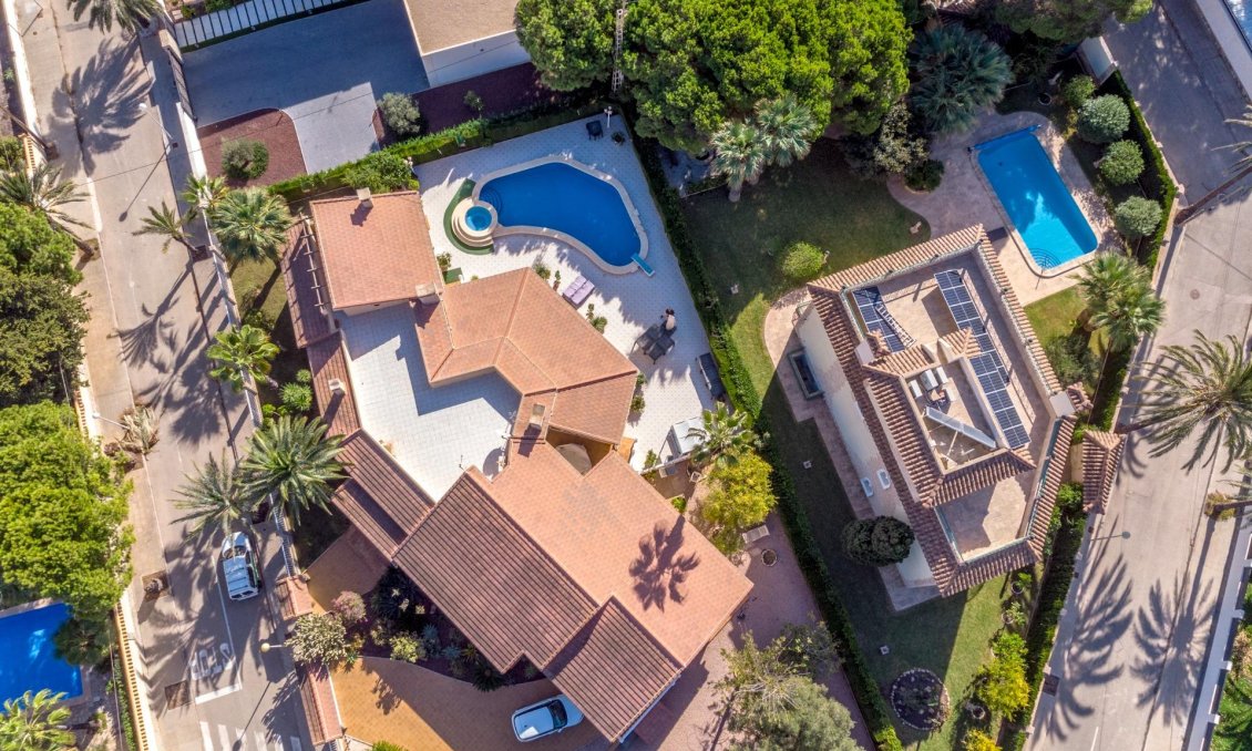 Revente - Villa -
Cabo Roig - Muy Cerca De La Playa