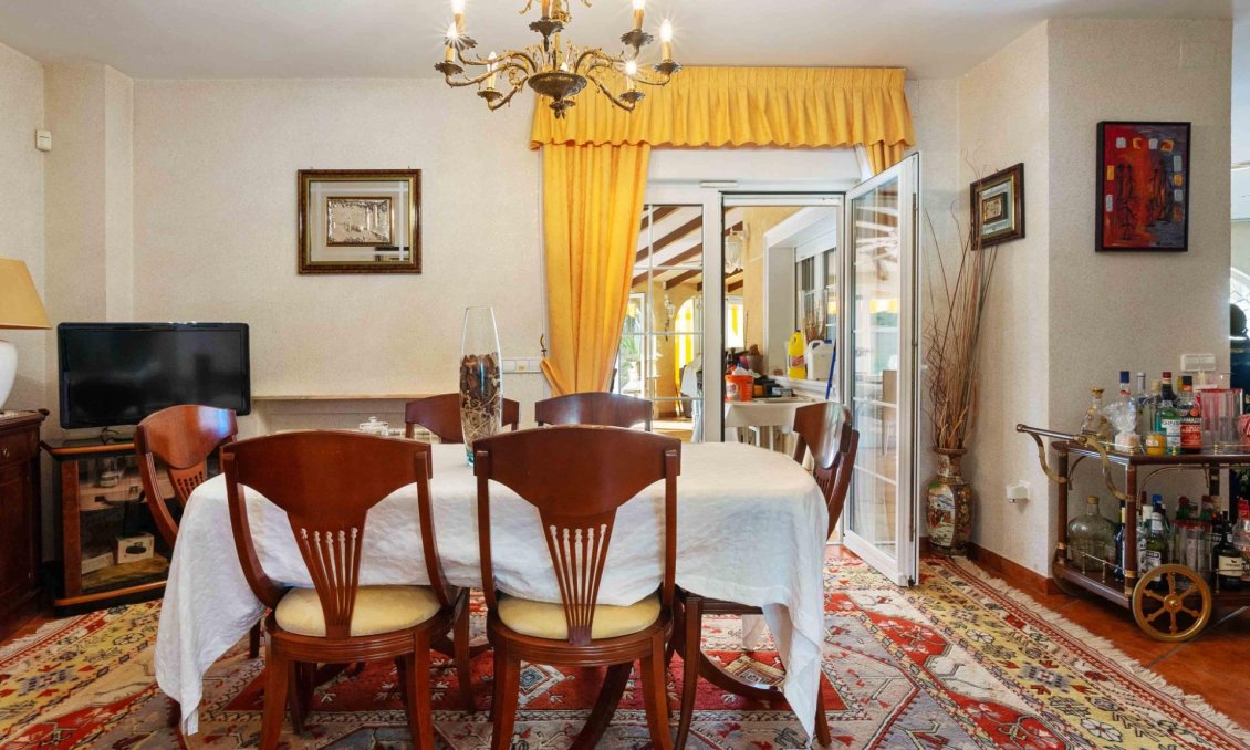 Revente - Villa -
Cabo Roig - Muy Cerca De La Playa