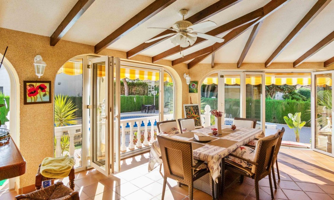 Revente - Villa -
Cabo Roig - Muy Cerca De La Playa