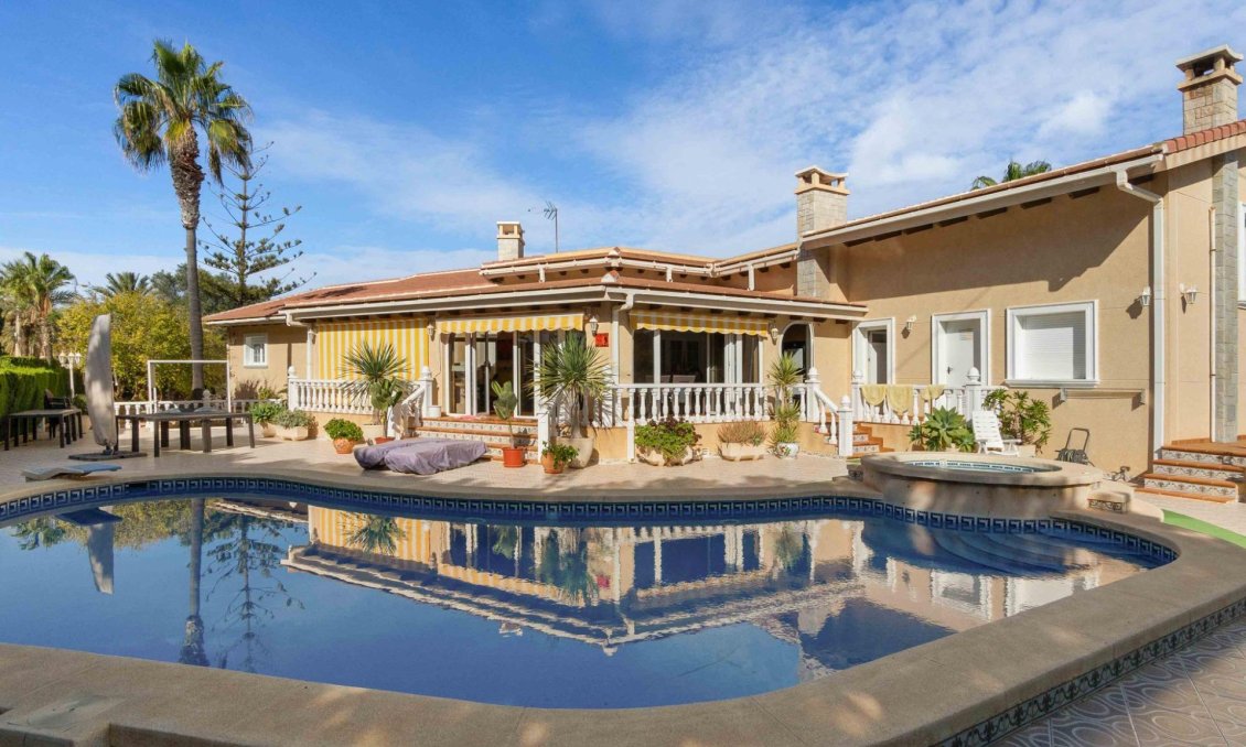 Revente - Villa -
Cabo Roig - Muy Cerca De La Playa