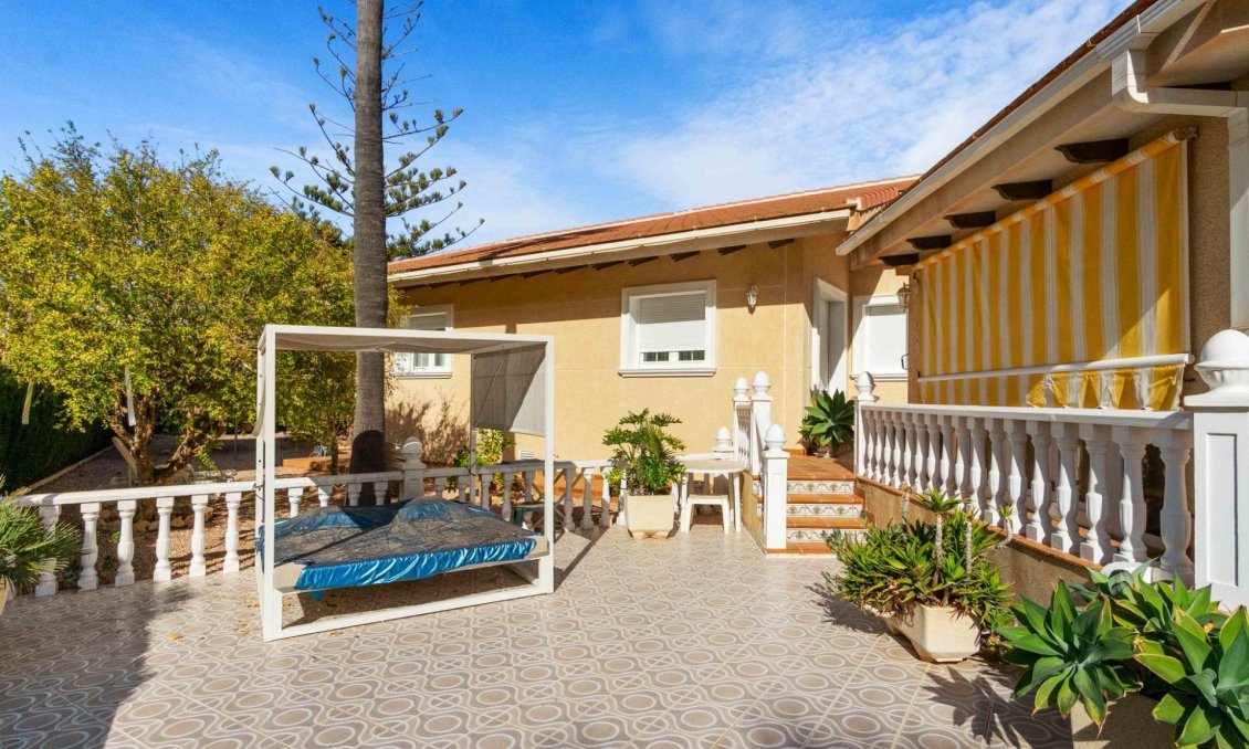 Revente - Villa -
Cabo Roig - Muy Cerca De La Playa