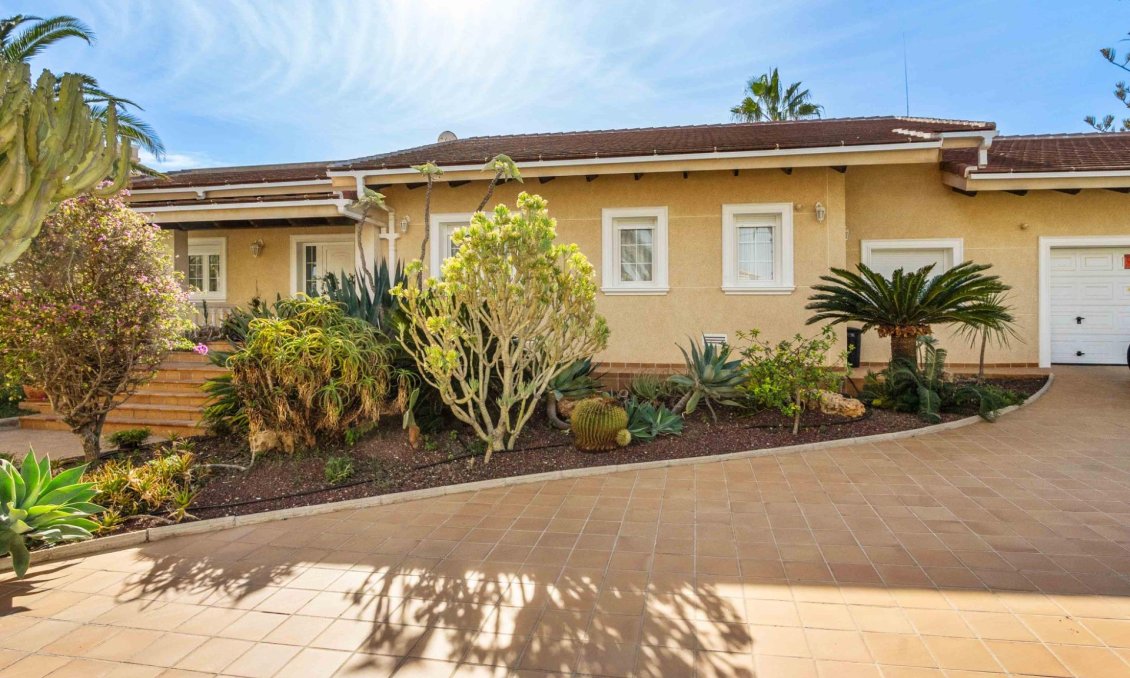 Revente - Villa -
Cabo Roig - Muy Cerca De La Playa