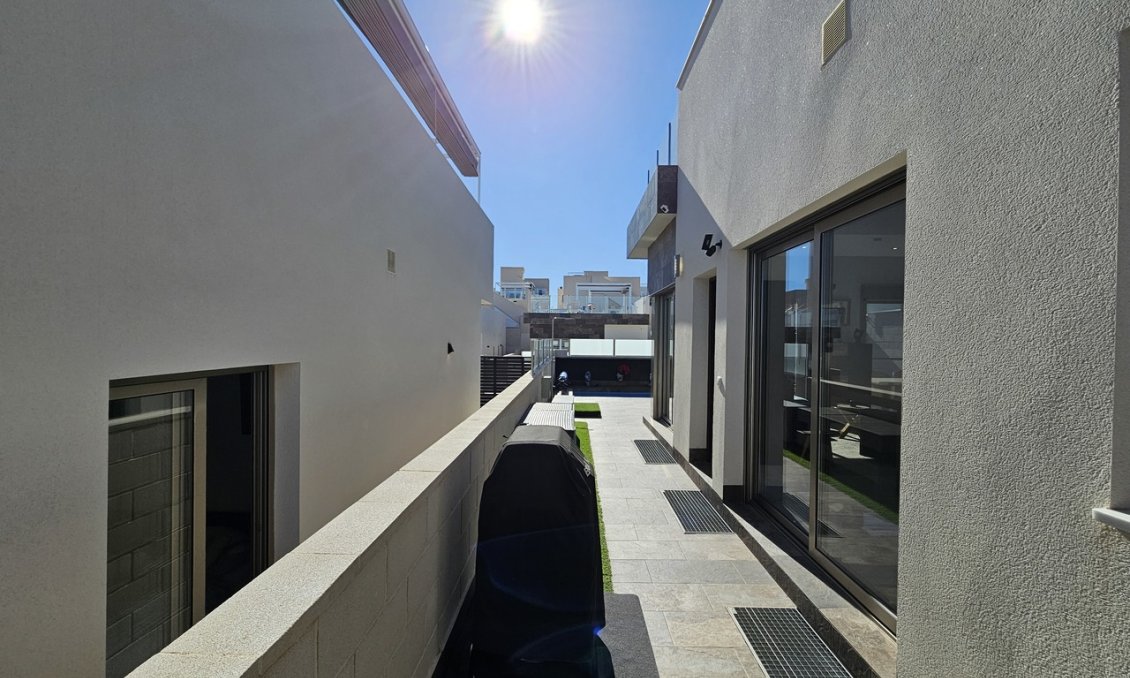 Segunda mano - Villa -
Villamartin - Costa Blanca