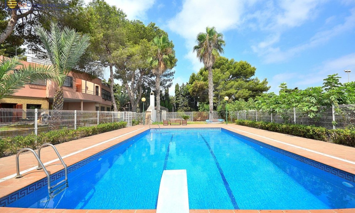 Segunda mano - Villa -
Torrevieja - Los Balcones