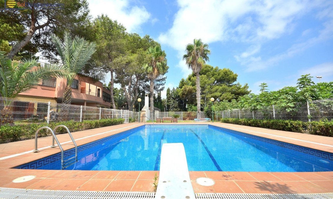 Segunda mano - Villa -
Torrevieja - Los Balcones