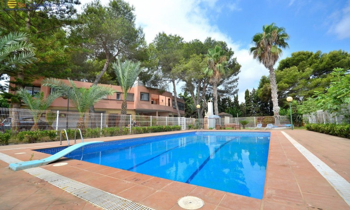 Segunda mano - Villa -
Torrevieja - Los Balcones