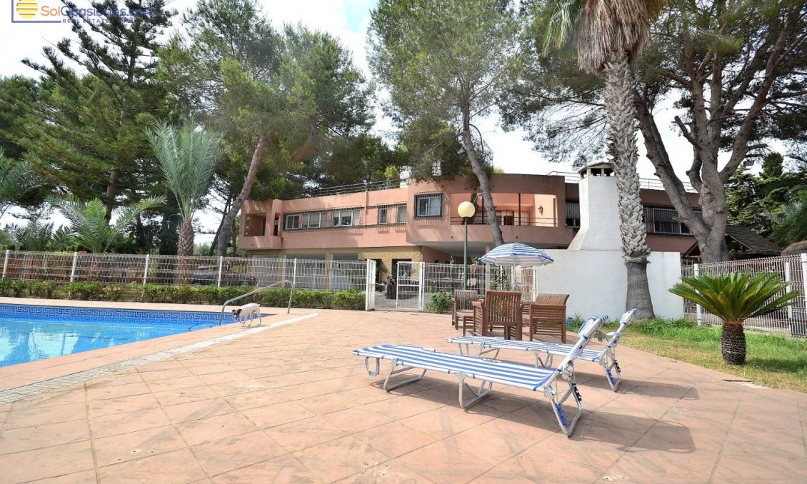Segunda mano - Villa -
Torrevieja - Los Balcones
