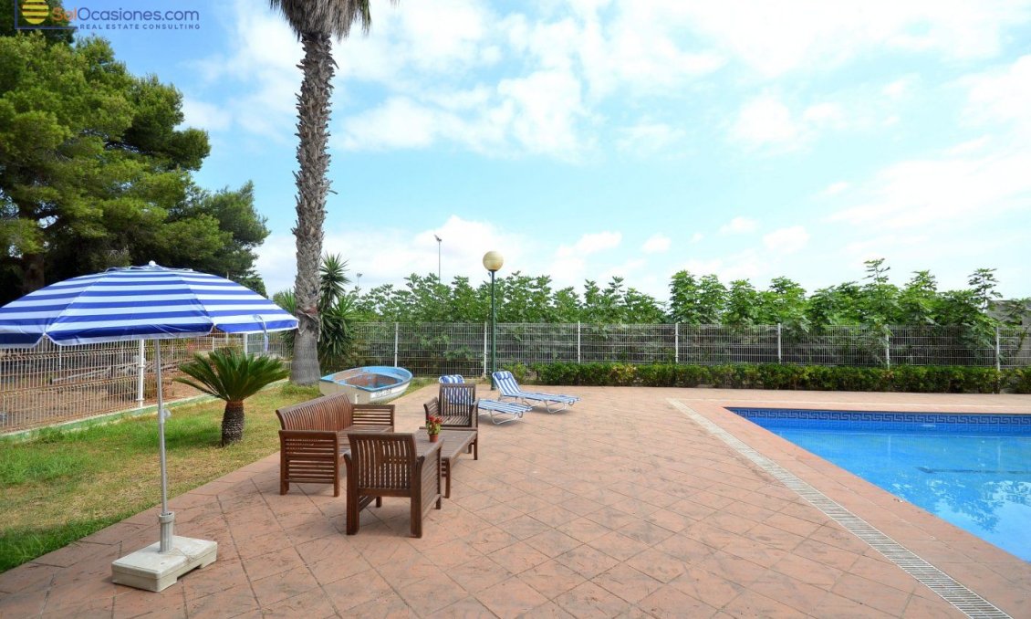 Segunda mano - Villa -
Torrevieja - Los Balcones