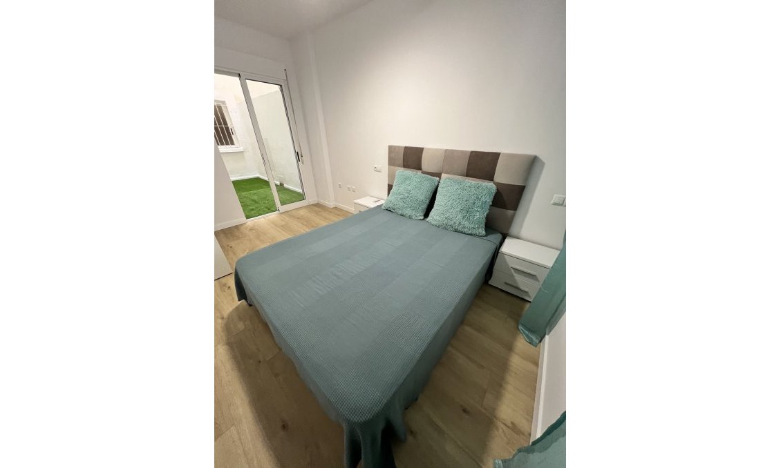 Segunda mano - Apartamento -
Torrevieja - Centro