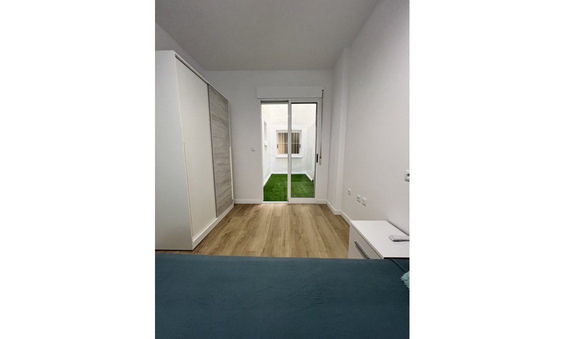 Segunda mano - Apartamento -
Torrevieja - Centro