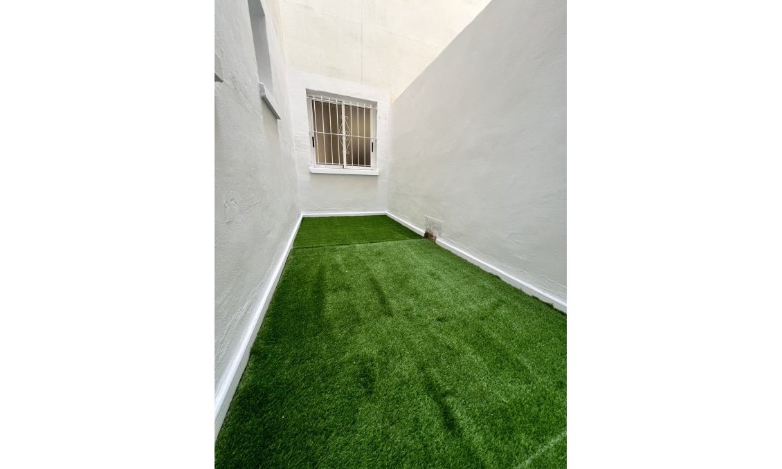 Segunda mano - Apartamento -
Torrevieja - Centro