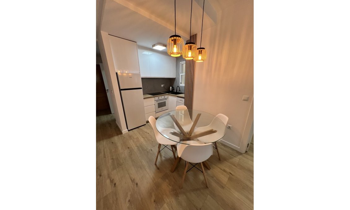 Segunda mano - Apartamento -
Torrevieja - Centro