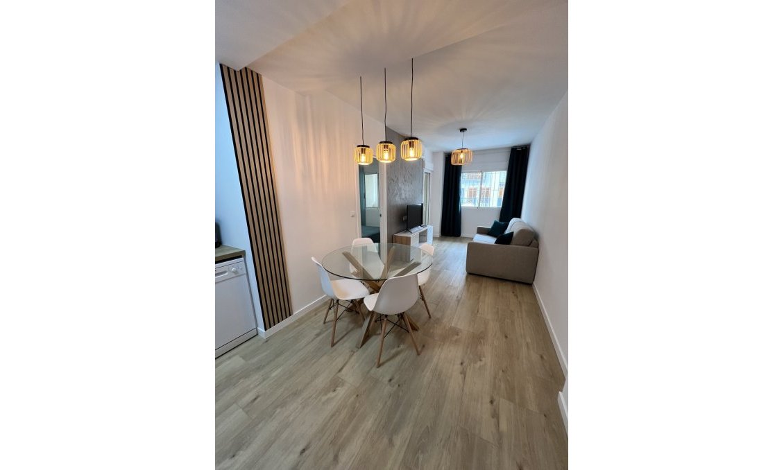 Segunda mano - Apartamento -
Torrevieja - Centro