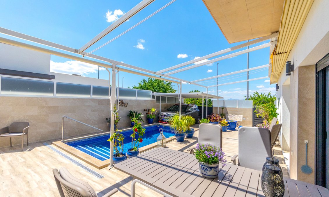 Segunda mano - Villa -
Daya Nueva - Costa Blanca