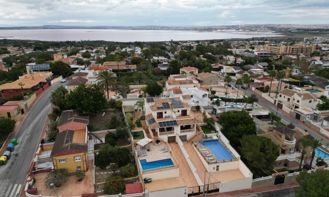 Segunda mano - Villa -
Torrevieja - Costa Blanca