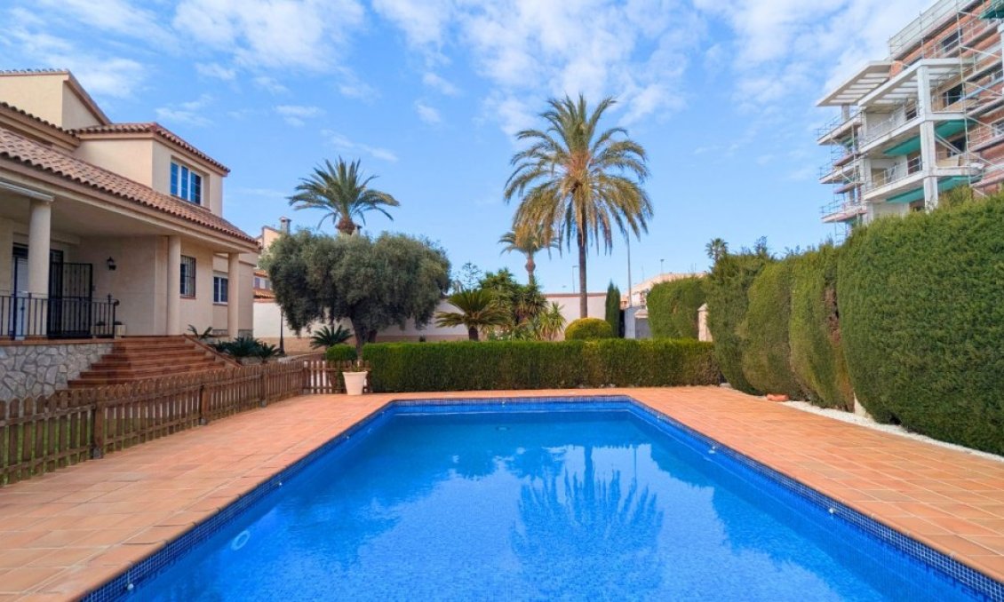 Wiederverkauf - Villa -
Mil Palmeras - Costa Blanca