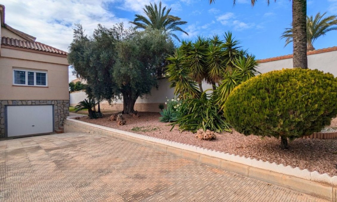 Wiederverkauf - Villa -
Mil Palmeras - Costa Blanca
